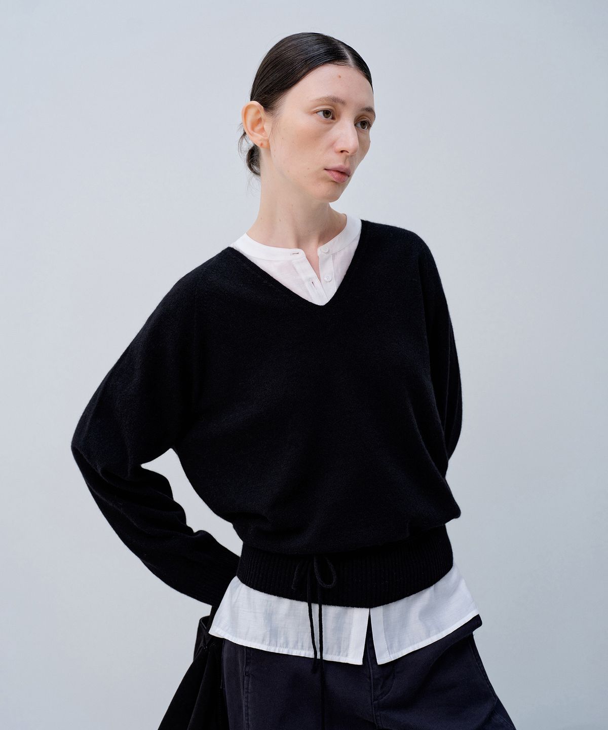 노티아(NOTIA) WHOLE GARMENT V NECK KNIT_BLACK