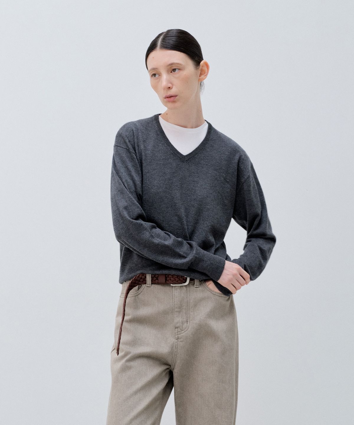 노티아(NOTIA) WOOL SILK V NECK KNIT PULLOVER_CHARCOAL