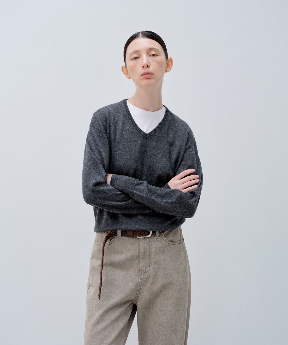노티아(NOTIA) WOOL SILK V NECK KNIT PULLOVER_CHARCOAL