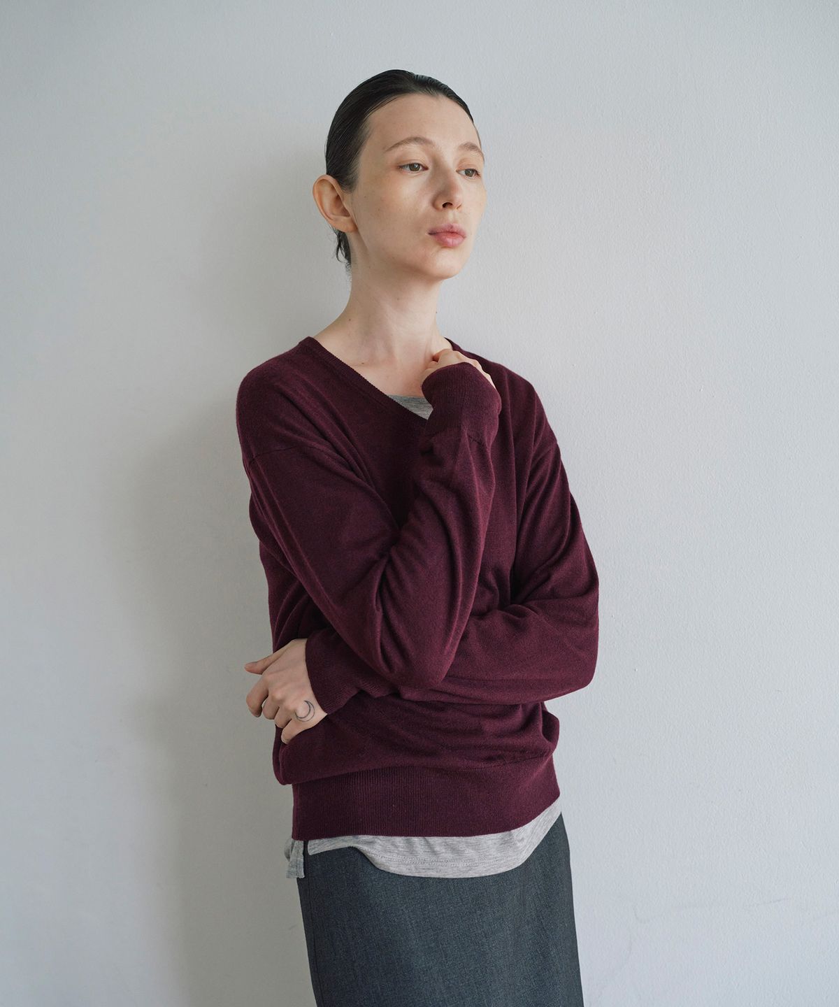 노티아(NOTIA) WOOL SILK V NECK KNIT PULLOVER_PLUM