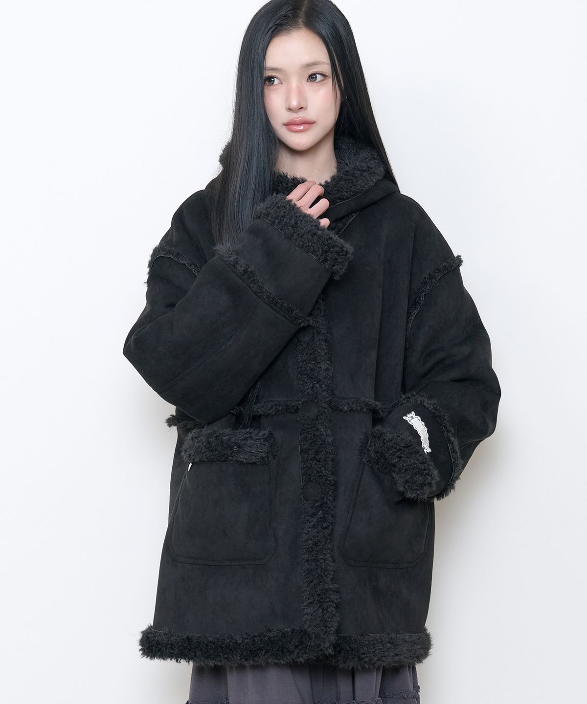 일리고(ILLIGO) 시어링 무스탕 하프 코트 블랙