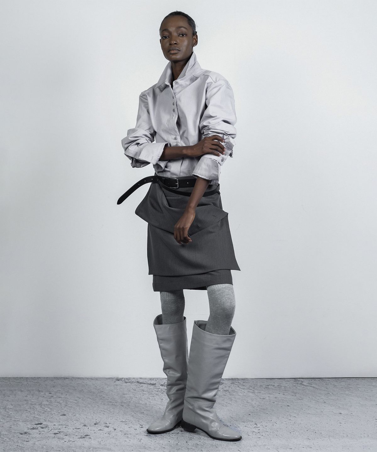 나체(NACHE) LAYERED BUTTON MIDI SKIRT MELANGE CHARCOAL