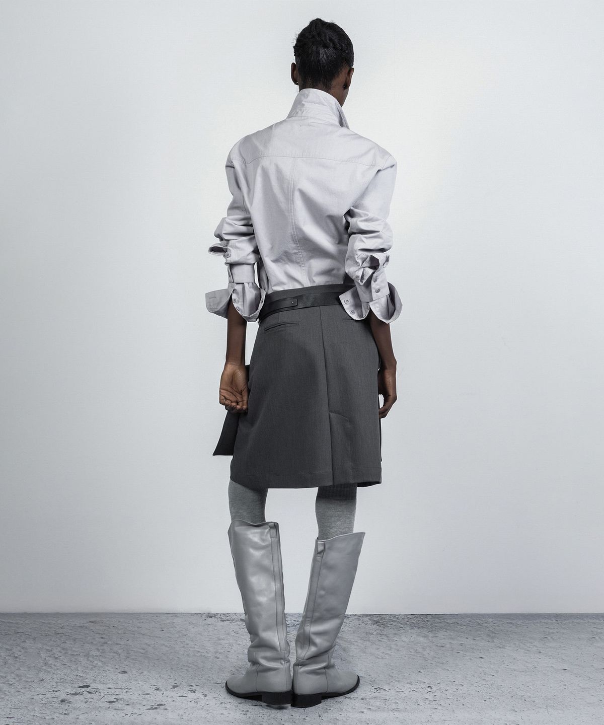 나체(NACHE) LAYERED BUTTON MIDI SKIRT MELANGE CHARCOAL