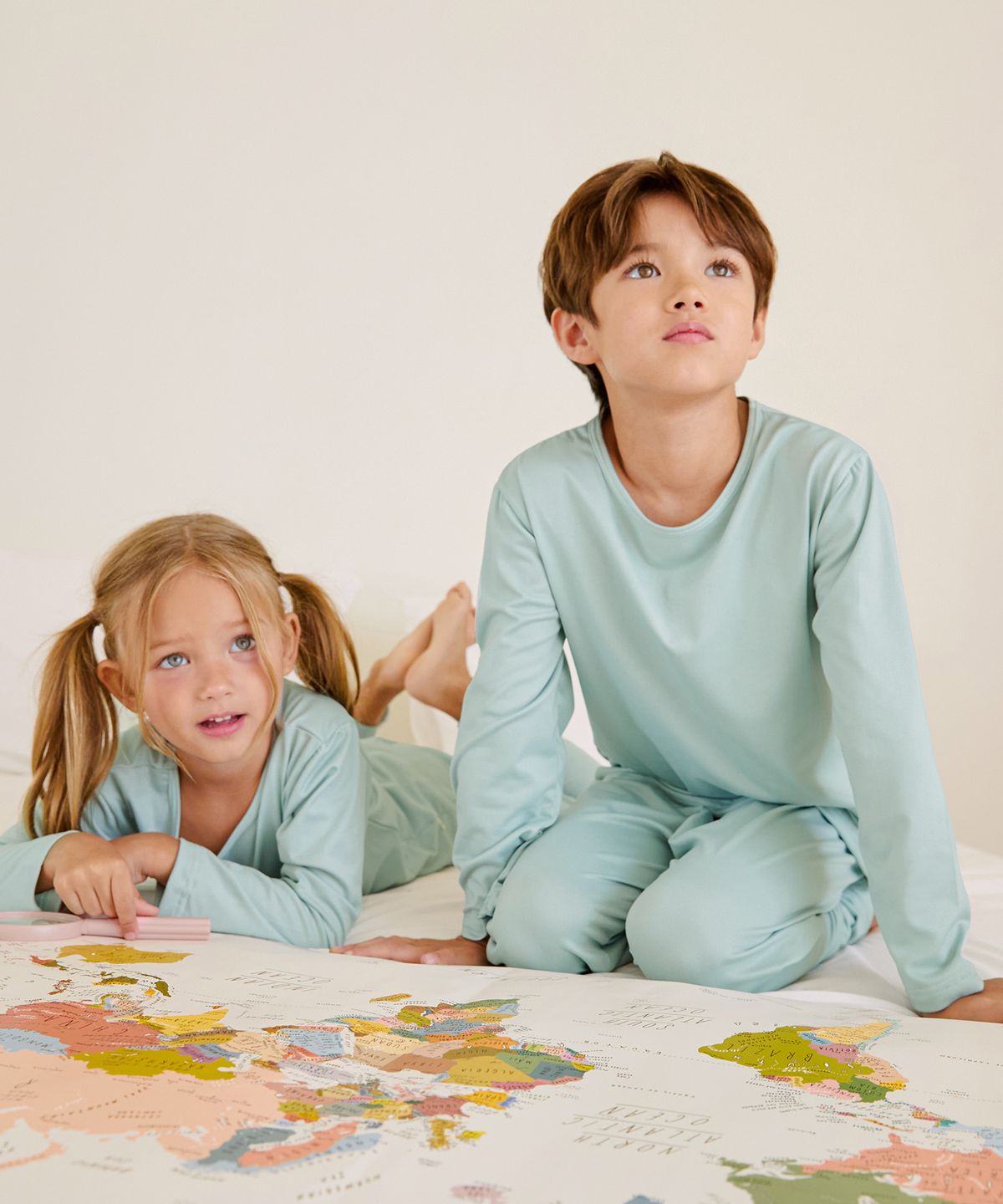 도씨 키즈(DOSSY KIDS) 소프킨 플레인 긴팔 키즈 실내복 세트