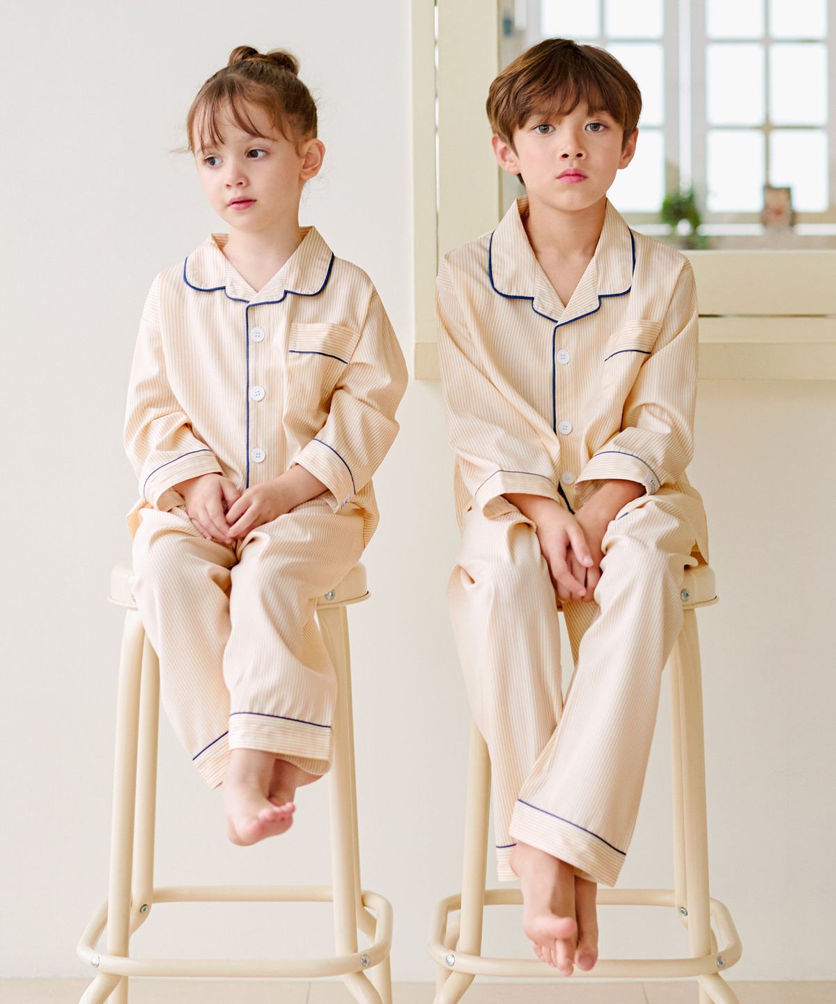 도씨 키즈(DOSSY KIDS) 실크핏 클린 베이지 긴팔 키즈 잠옷 세트