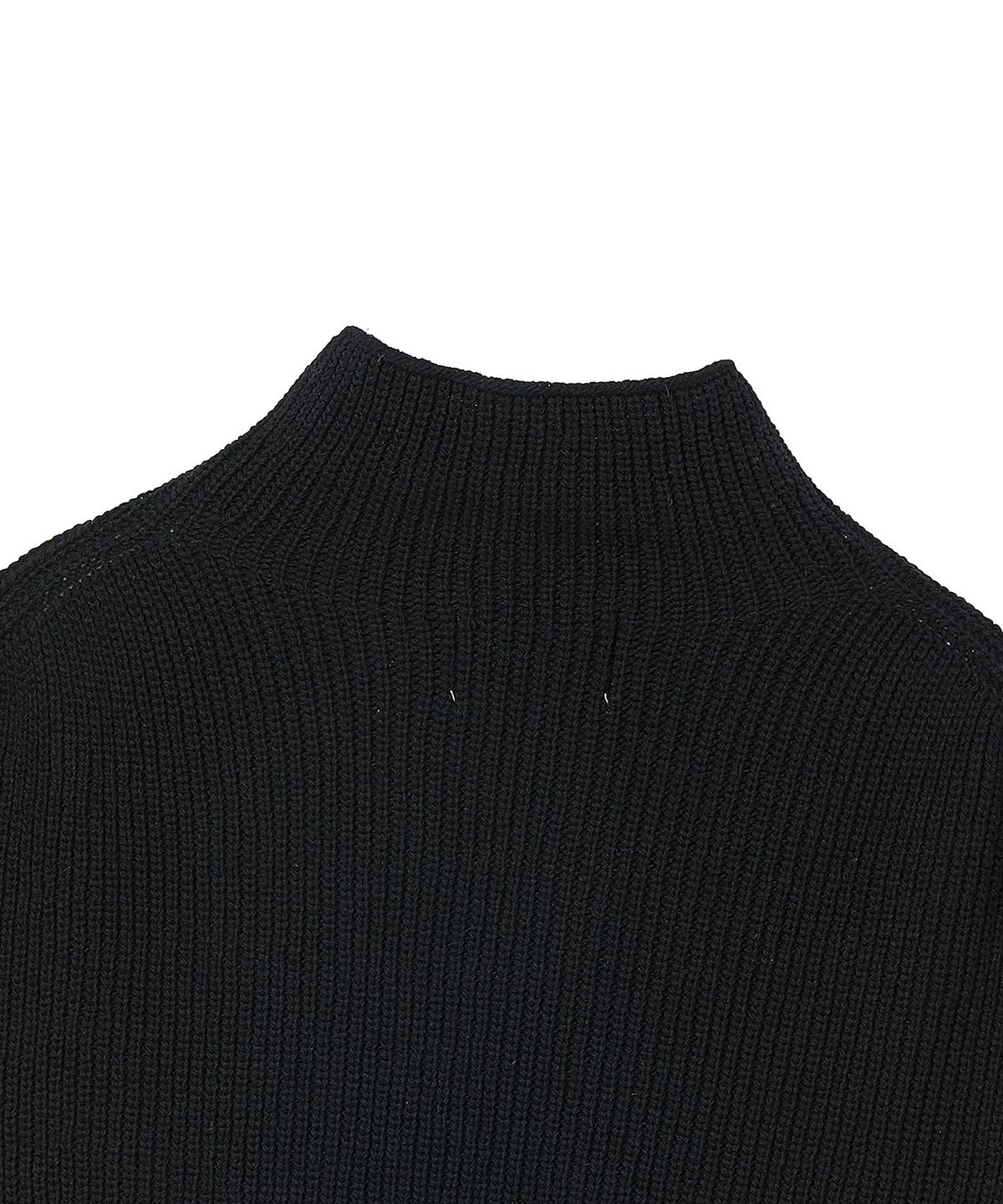 비욘드클로젯(BEYOND CLOSET) [COLLECTION LINE] 스카우트 펜던트 하이넥 니트 베스트 블랙