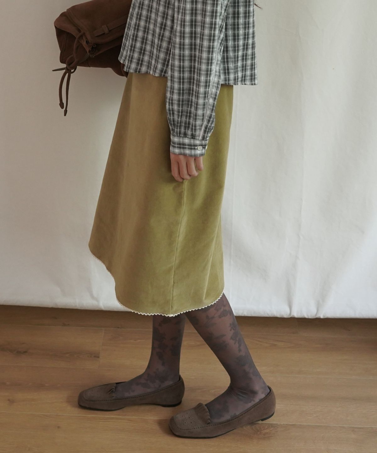 엘무드 우먼(LMOOD WOMEN) KATIE Velveteen Cotton Midi Skirt Olive