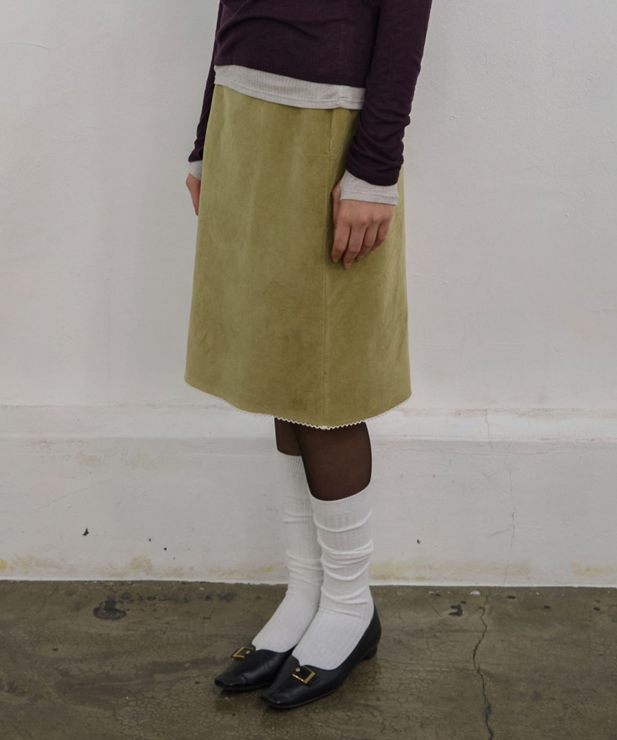 엘무드 우먼(LMOOD WOMEN) KATIE Velveteen Cotton Midi Skirt Olive