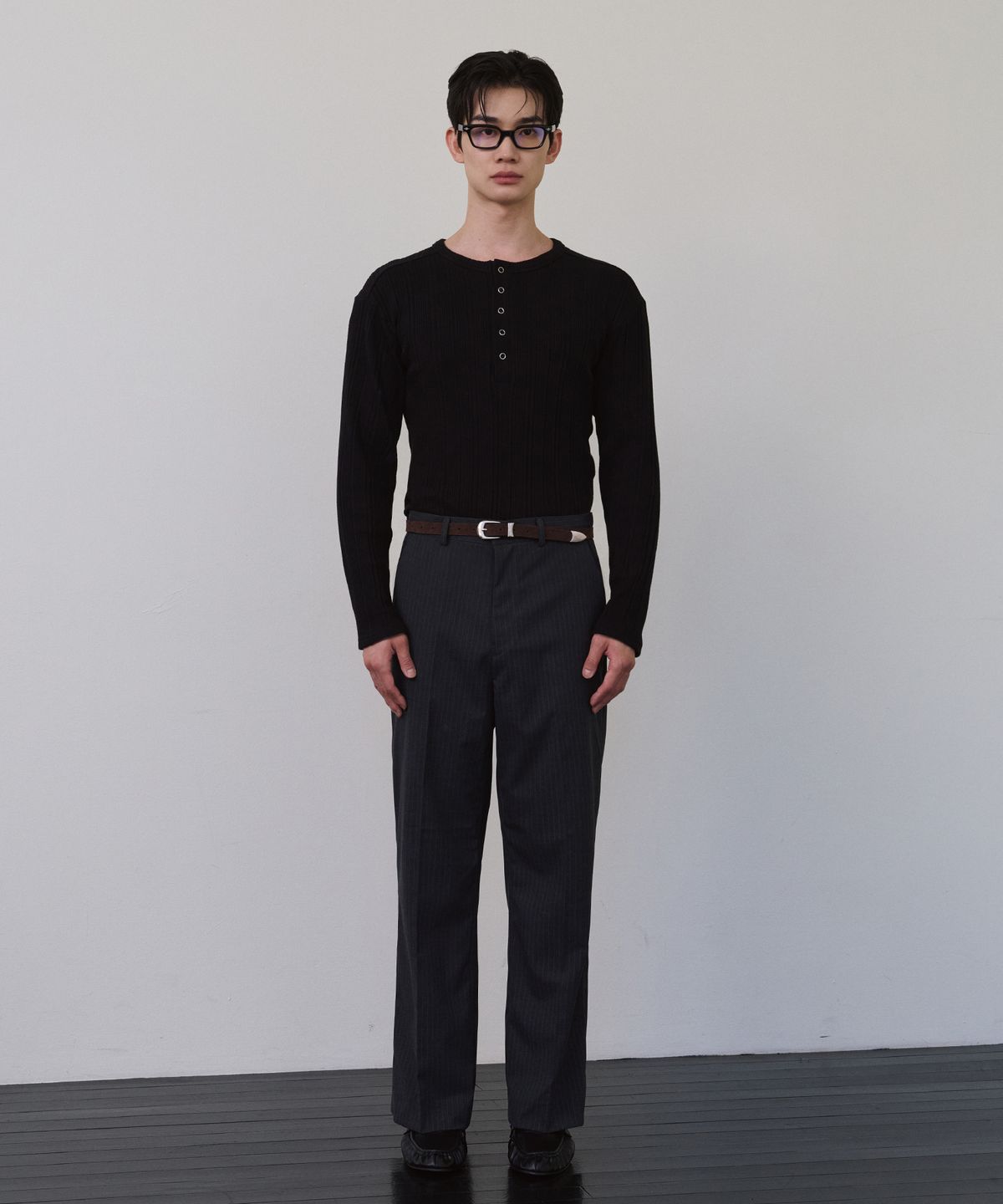 로랑서울(LAURANTSEOUL) Structured ribbed henley knit sleeves (Black)