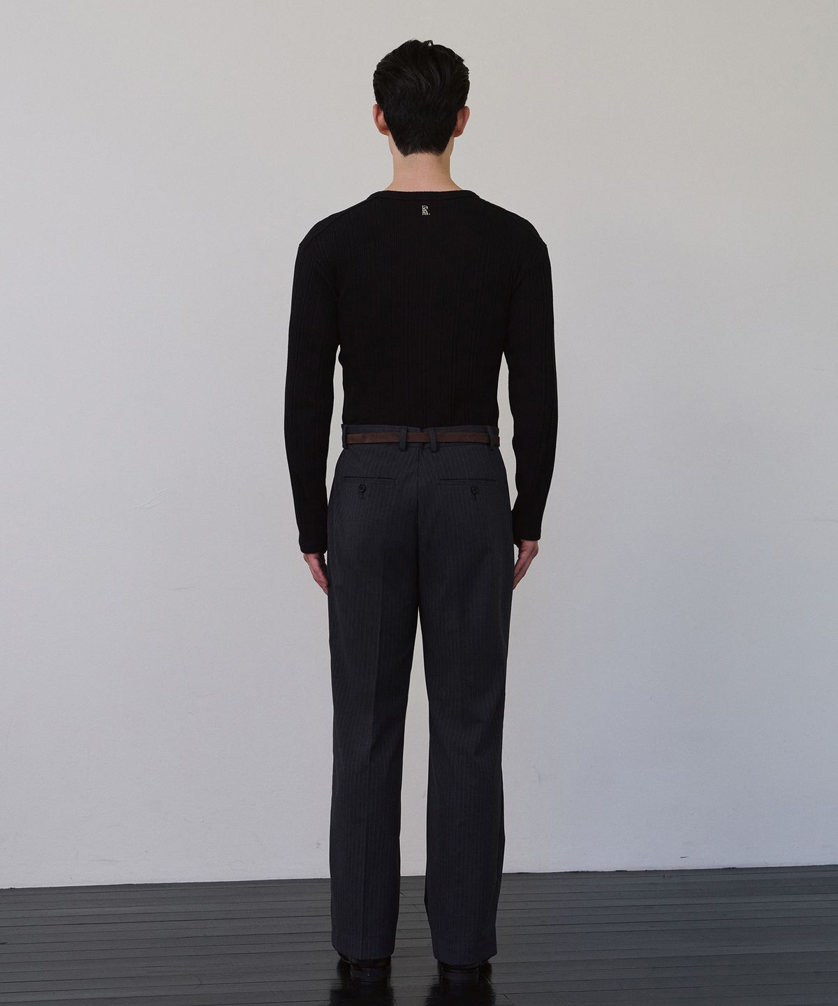 로랑서울(LAURANTSEOUL) Structured ribbed henley knit sleeves (Black)