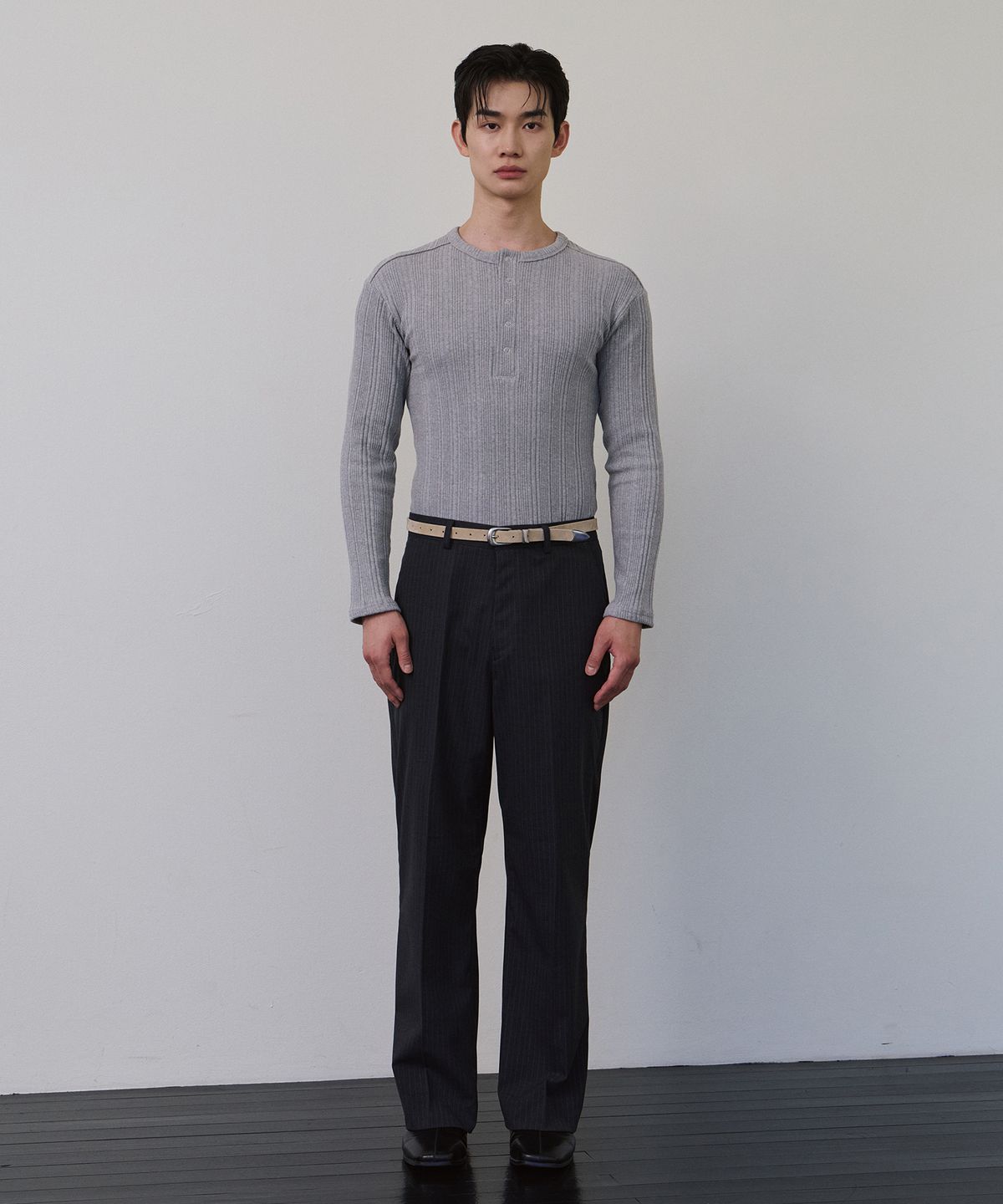 로랑서울(LAURANTSEOUL) Structured ribbed henley knit sleeves (Gray)