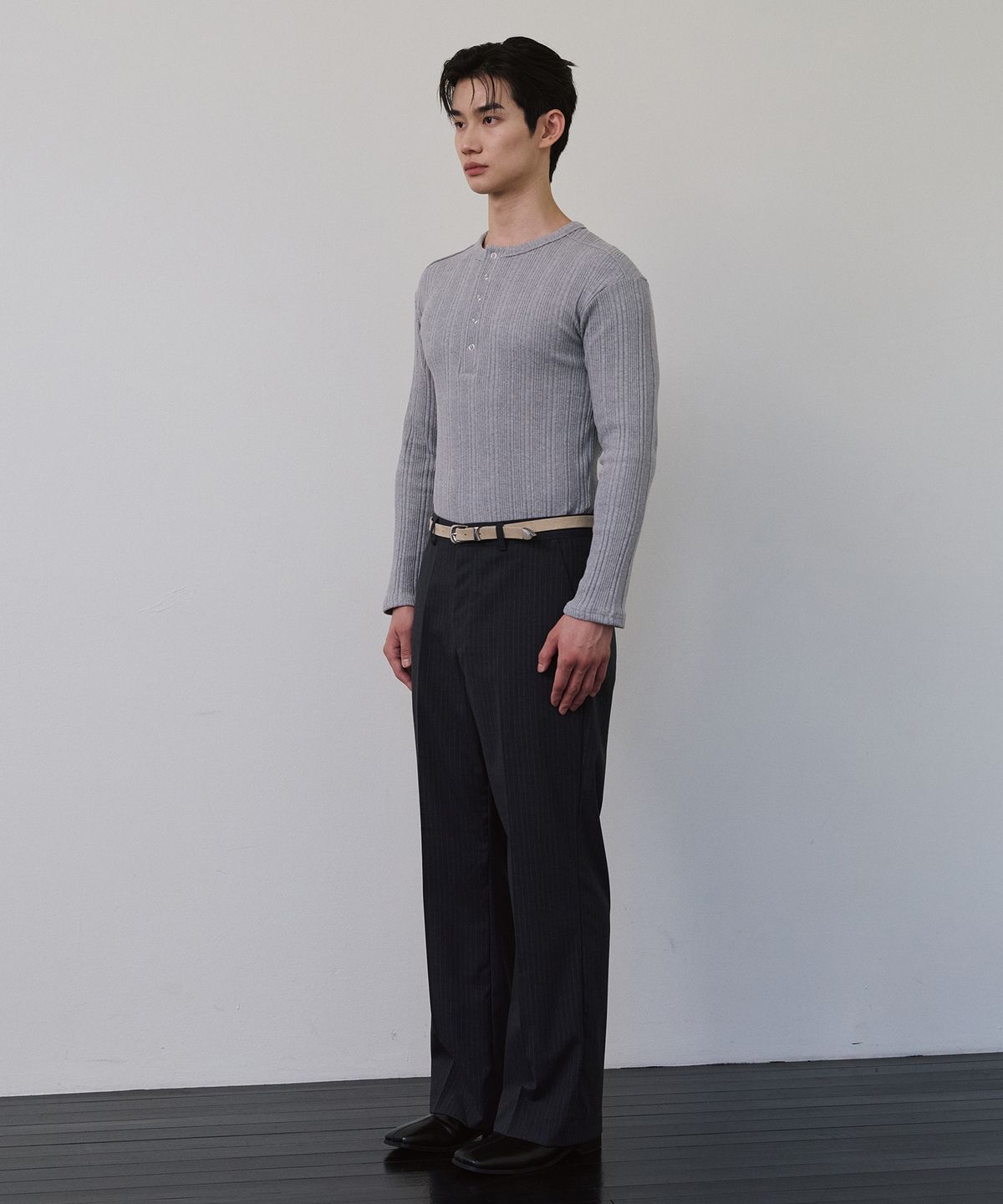 로랑서울(LAURANTSEOUL) Structured ribbed henley knit sleeves (Gray)