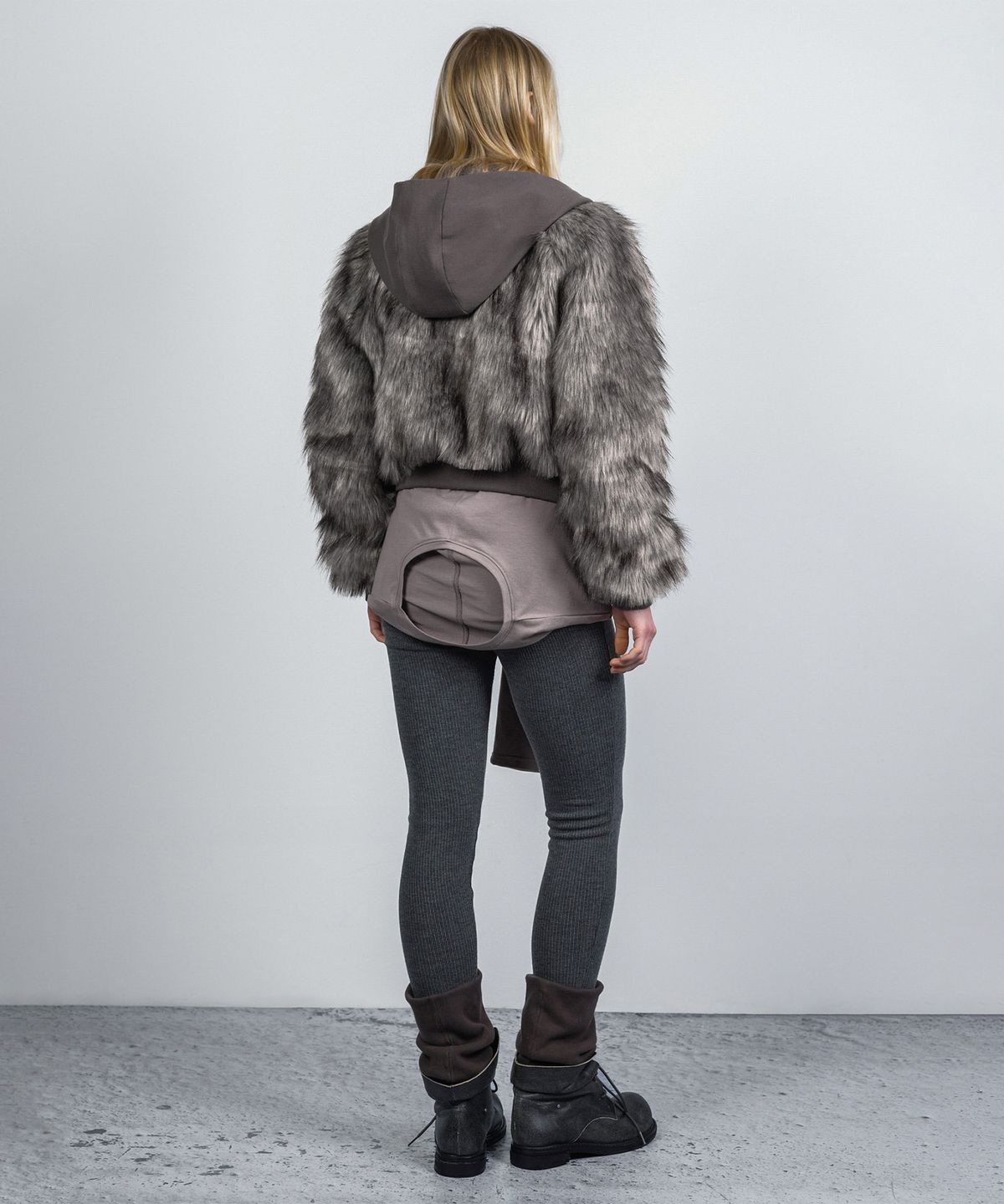 나체(NACHE) HOODIE CROP FAUX FUR JACKET GRAY
