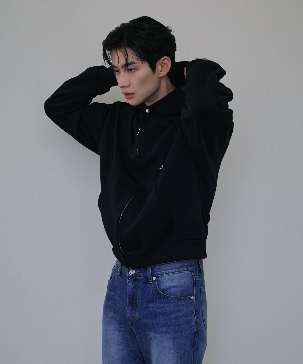 로랑서울(LAURANTSEOUL) Structured paneled Crop hood zip up (Black)