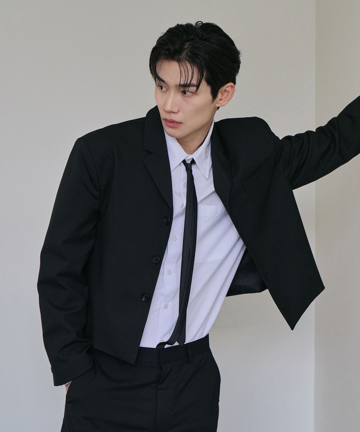 로랑서울(LAURANTSEOUL) Tailored crop blazer jacket(Black)