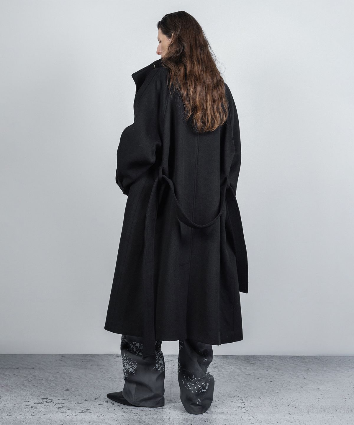 나체(NACHE) ASYMMETRIC ZIP WOOL LONG COAT BLACK