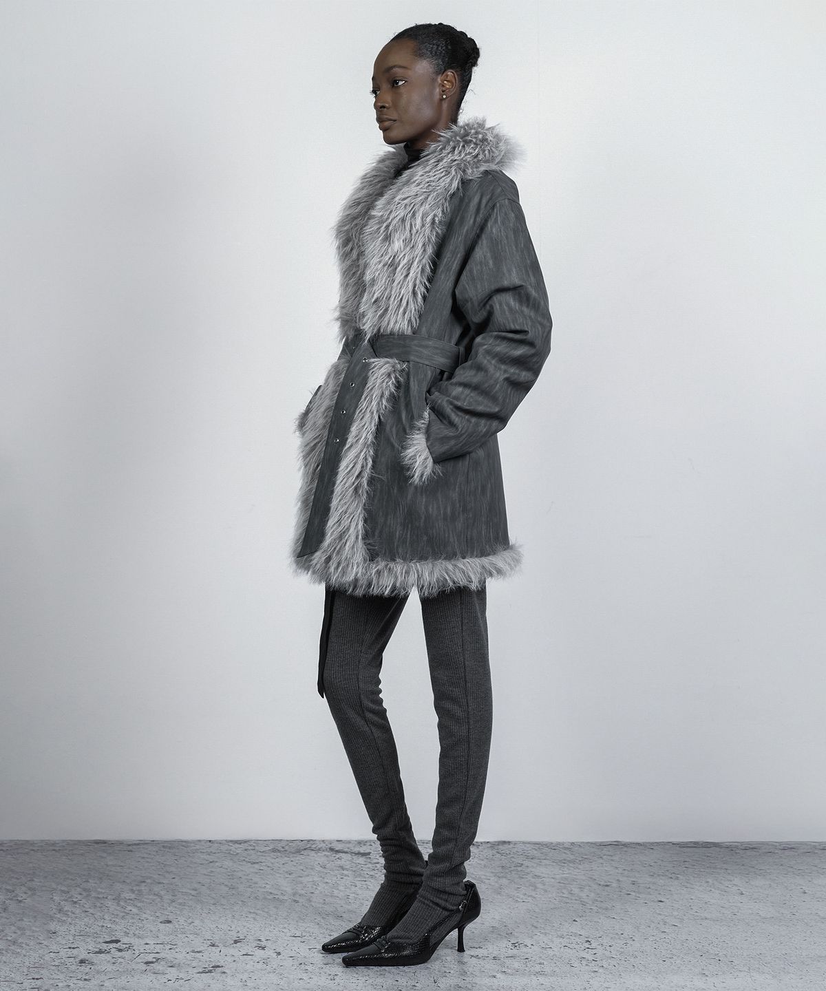 나체(NACHE) REVERSIBLE FAUX FUR LEATHER COAT STONE GRAY