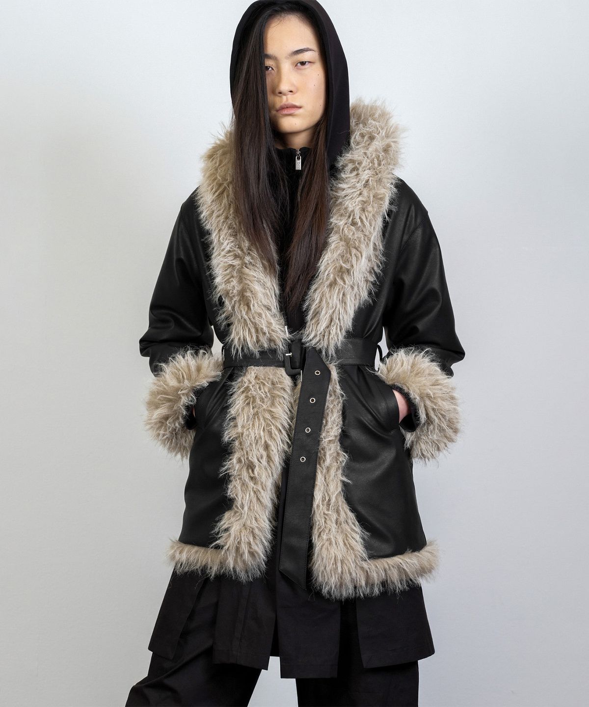 나체(NACHE) REVERSIBLE FAUX FUR LEATHER COAT BLACK