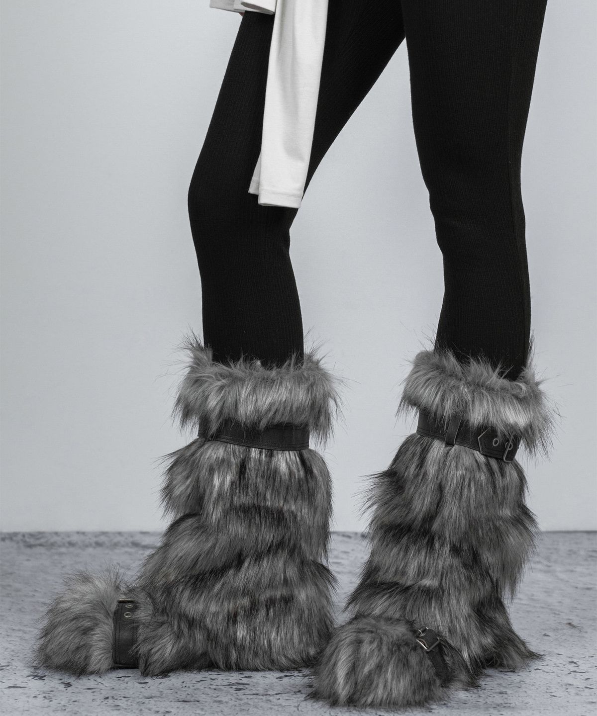 나체(NACHE) DETACHABLE BELT FAUX FUR BOOTS GRAY