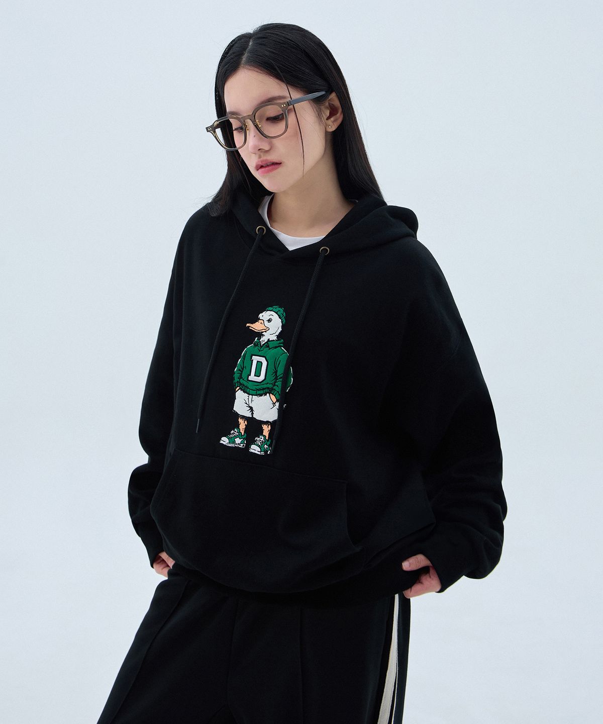 앨빈클로(ALVINCLO) 프레피 덕 캐릭터 자수 후드티 AVH713 (3COLOR)