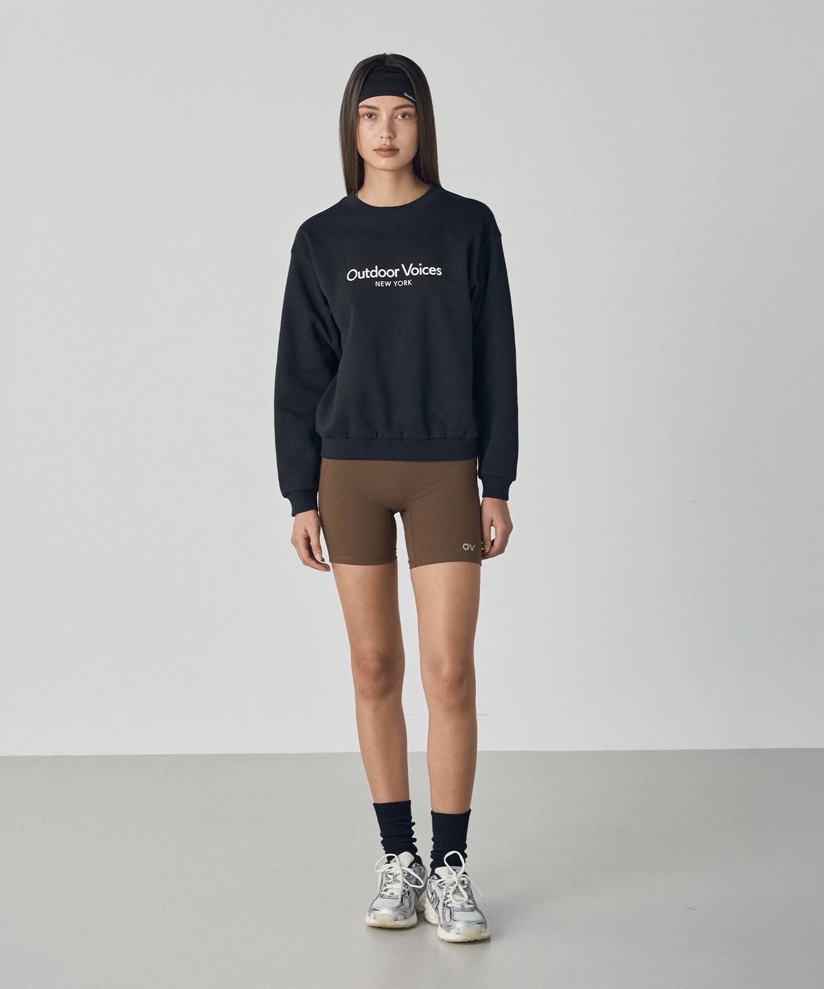 아웃도어 보이스(OUTDOOR VOICES) CLASSIC LOGO NY SWEATSHIRT (BLACK)