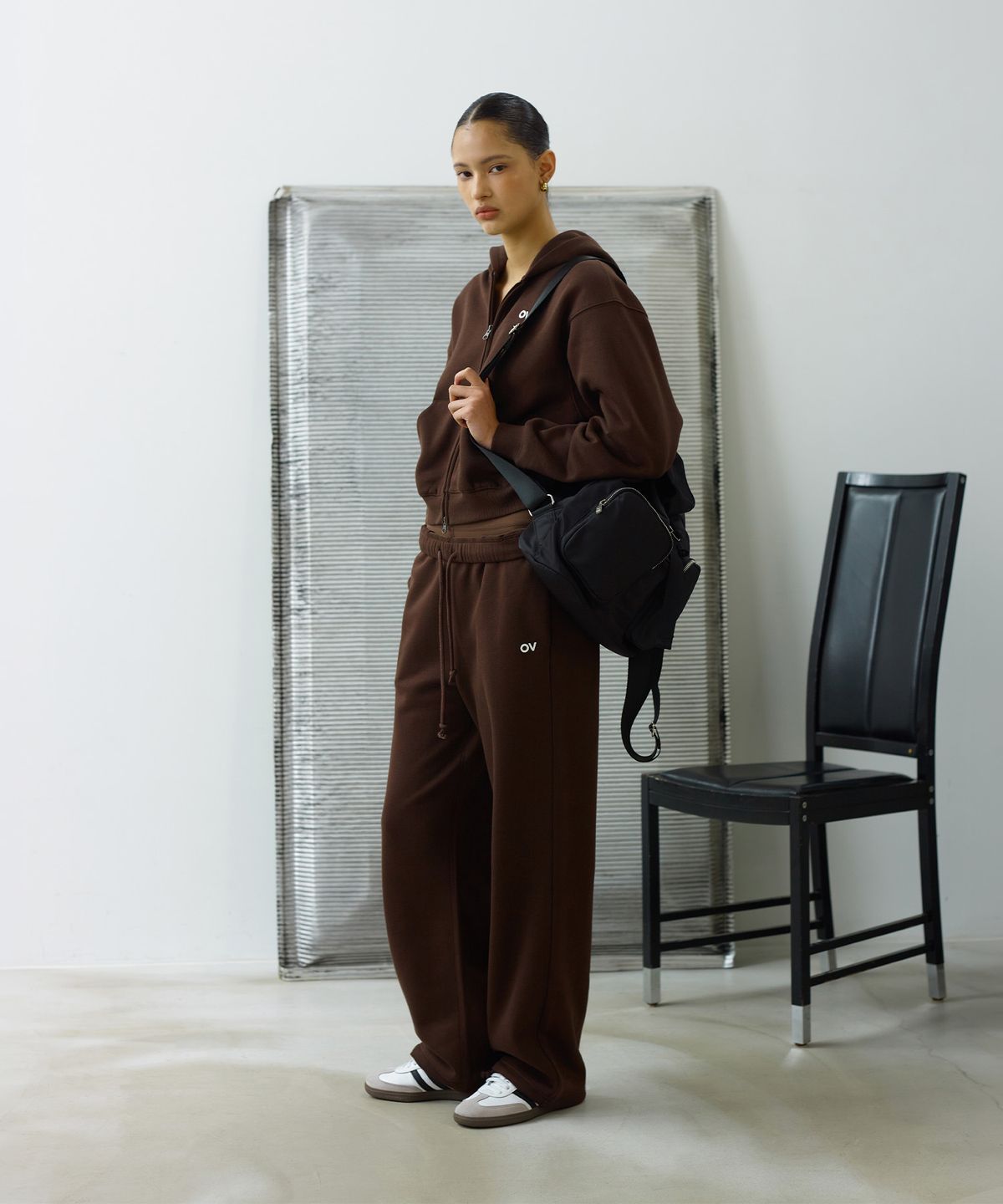 아웃도어 보이스(OUTDOOR VOICES) (W)OV LOGO CROP ZIP UP SWEAT HOODIE (BROWN)