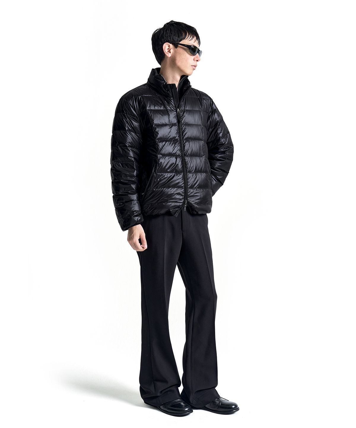 커스텀어클락(COSTUME O’CLOCK) 라이트웨이트 스탠드넥 덕다운 패딩 자켓 글로시블랙 COOSJP052GLOSSYBK