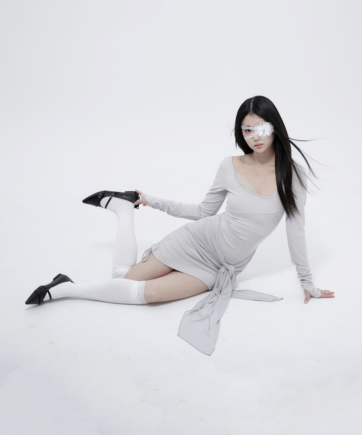 알키알카(ALKI ALKA) Lace Draped Mini Dress (Light Gray)_ALKAS01541