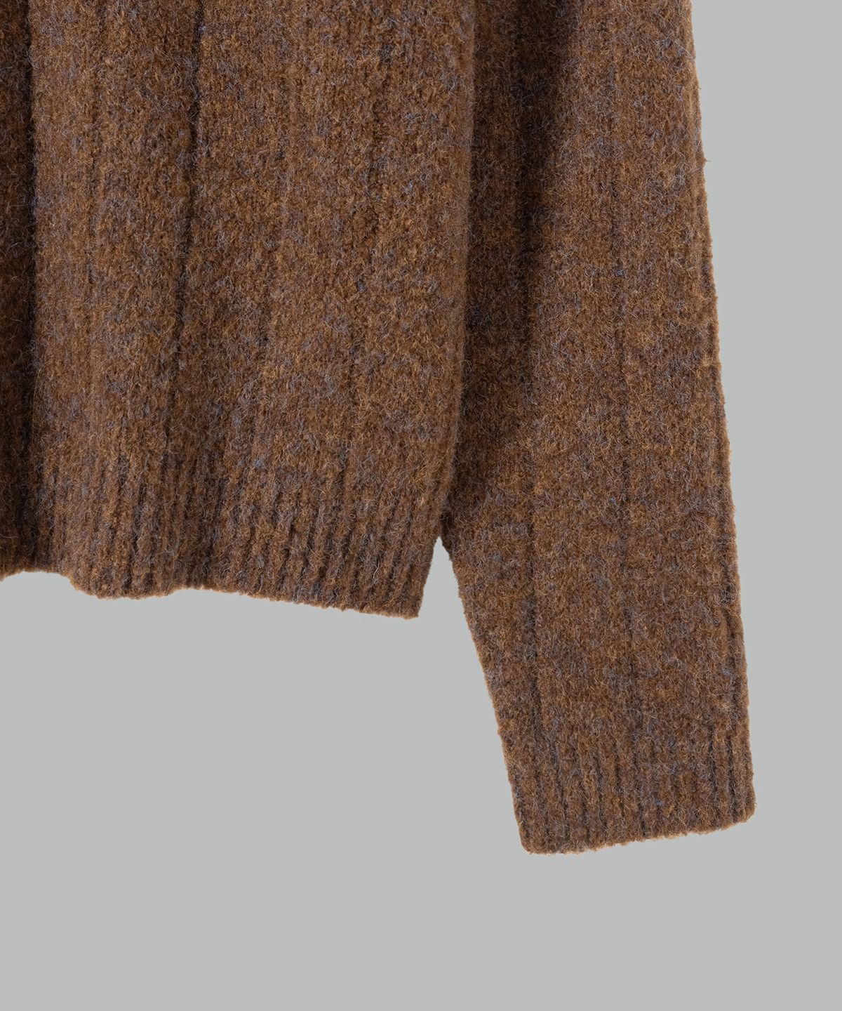 넌블랭크(NONBLANK) 헤어리 크롭 헨리넥 니트_BROWN