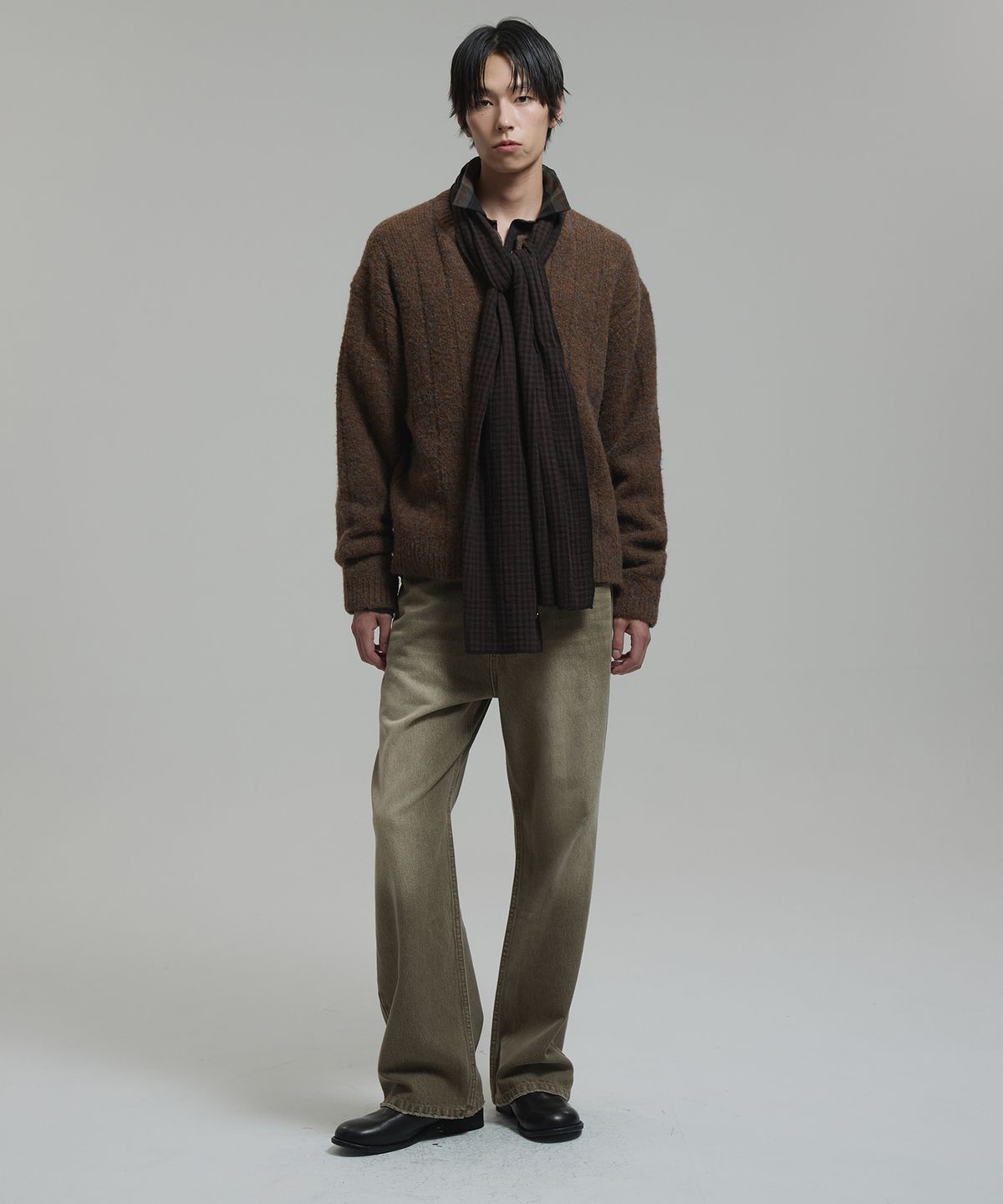 넌블랭크(NONBLANK) 헤어리 크롭 헨리넥 니트_BROWN