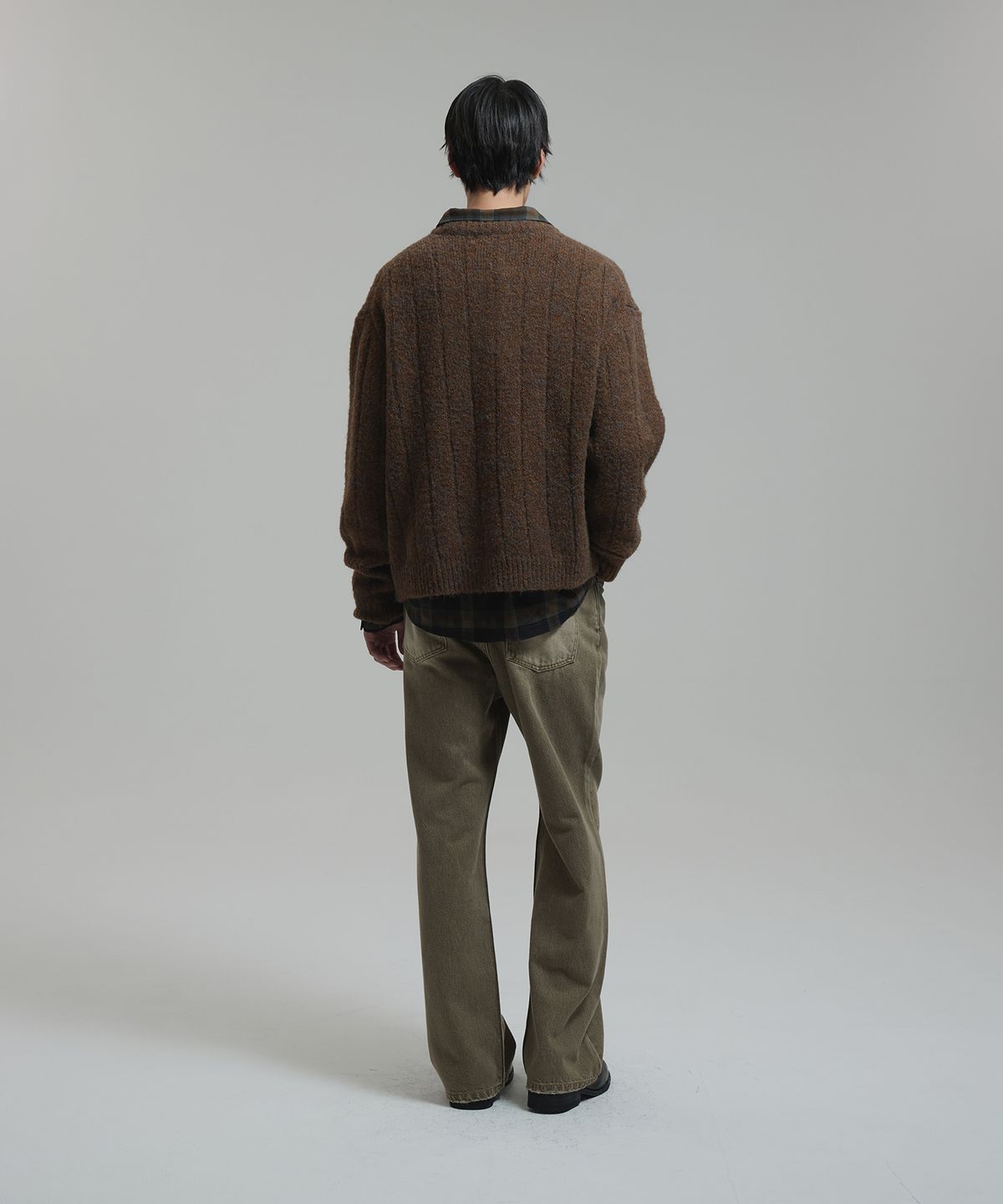 넌블랭크(NONBLANK) 헤어리 크롭 헨리넥 니트_BROWN