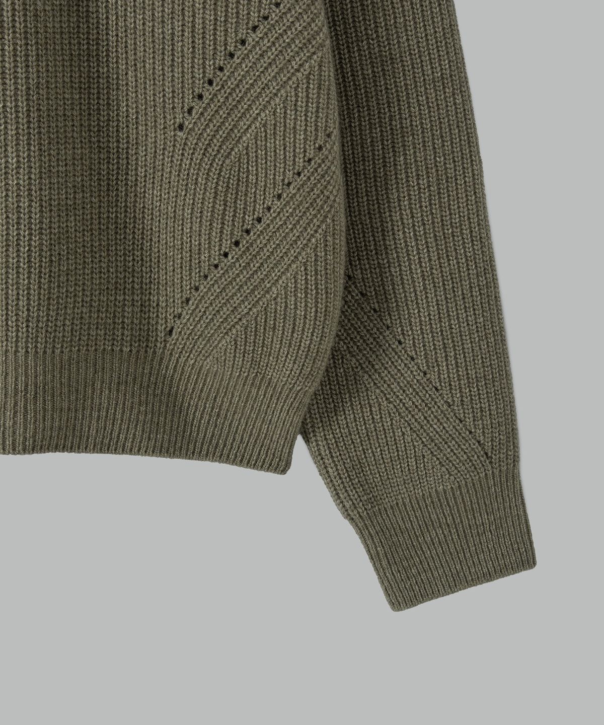 넌블랭크(NONBLANK) 캐시미어 블렌드 루즈 핏 하프 집업 칼라 니트_OLIVE KHAKI