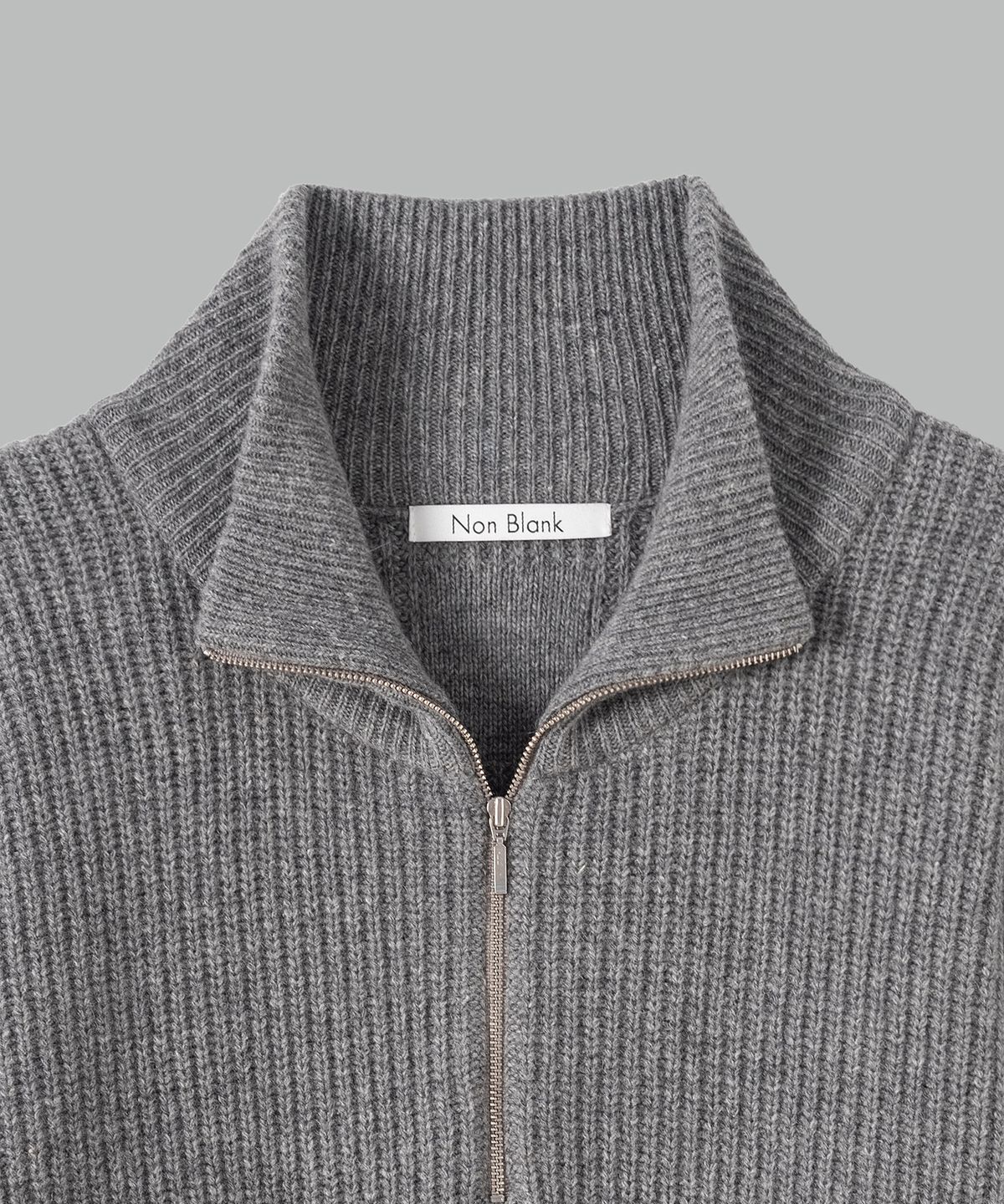 넌블랭크(NONBLANK) 캐시미어 블렌드 루즈 핏 하프 집업 칼라 니트_MELANGE GREY