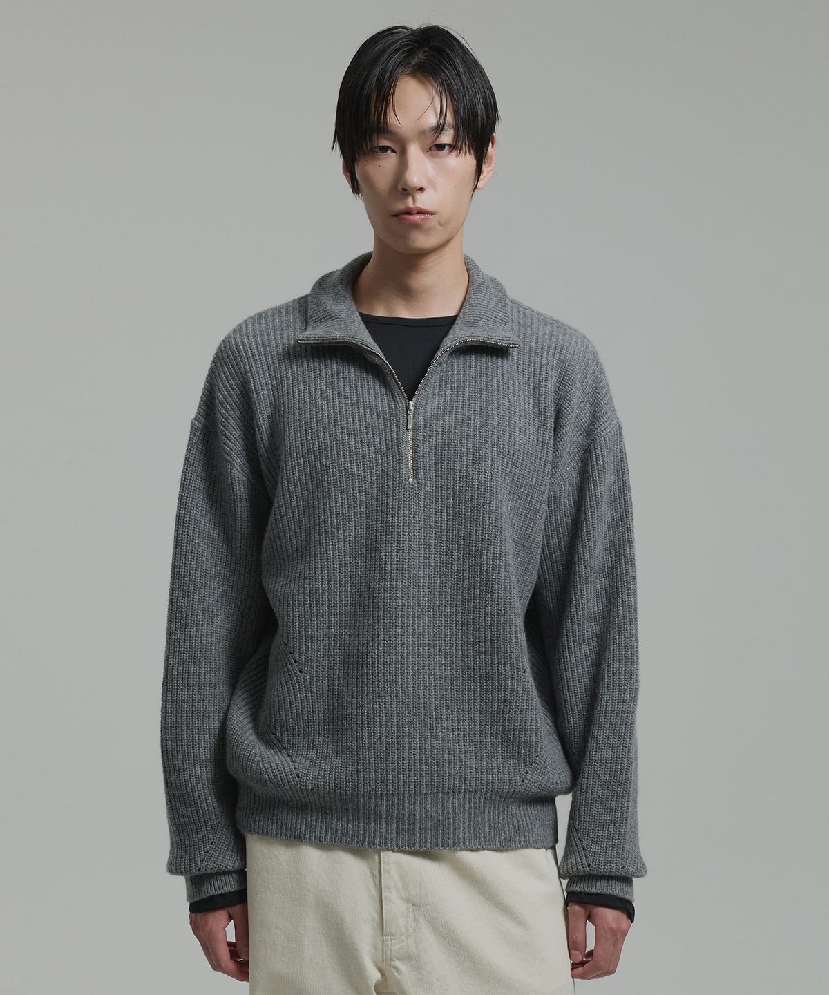 넌블랭크(NONBLANK) 캐시미어 블렌드 루즈 핏 하프 집업 칼라 니트_MELANGE GREY