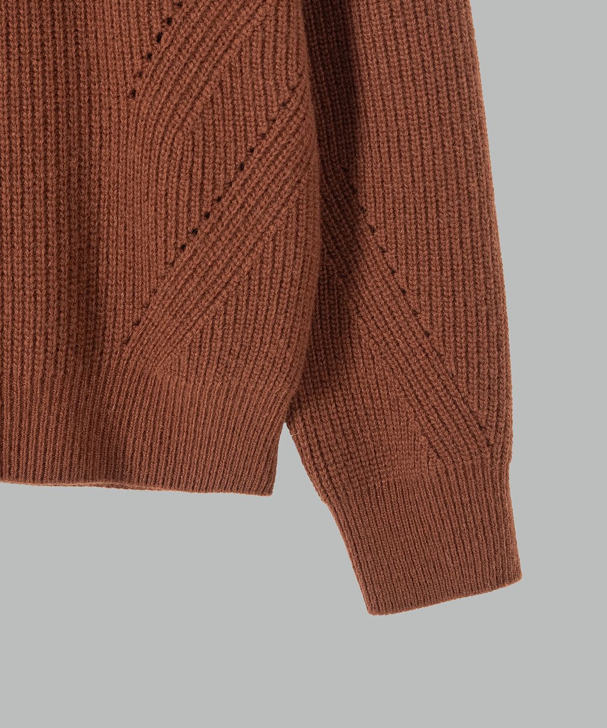 넌블랭크(NONBLANK) 캐시미어 블렌드 루즈 핏 하프 집업 칼라 니트_WALNUT