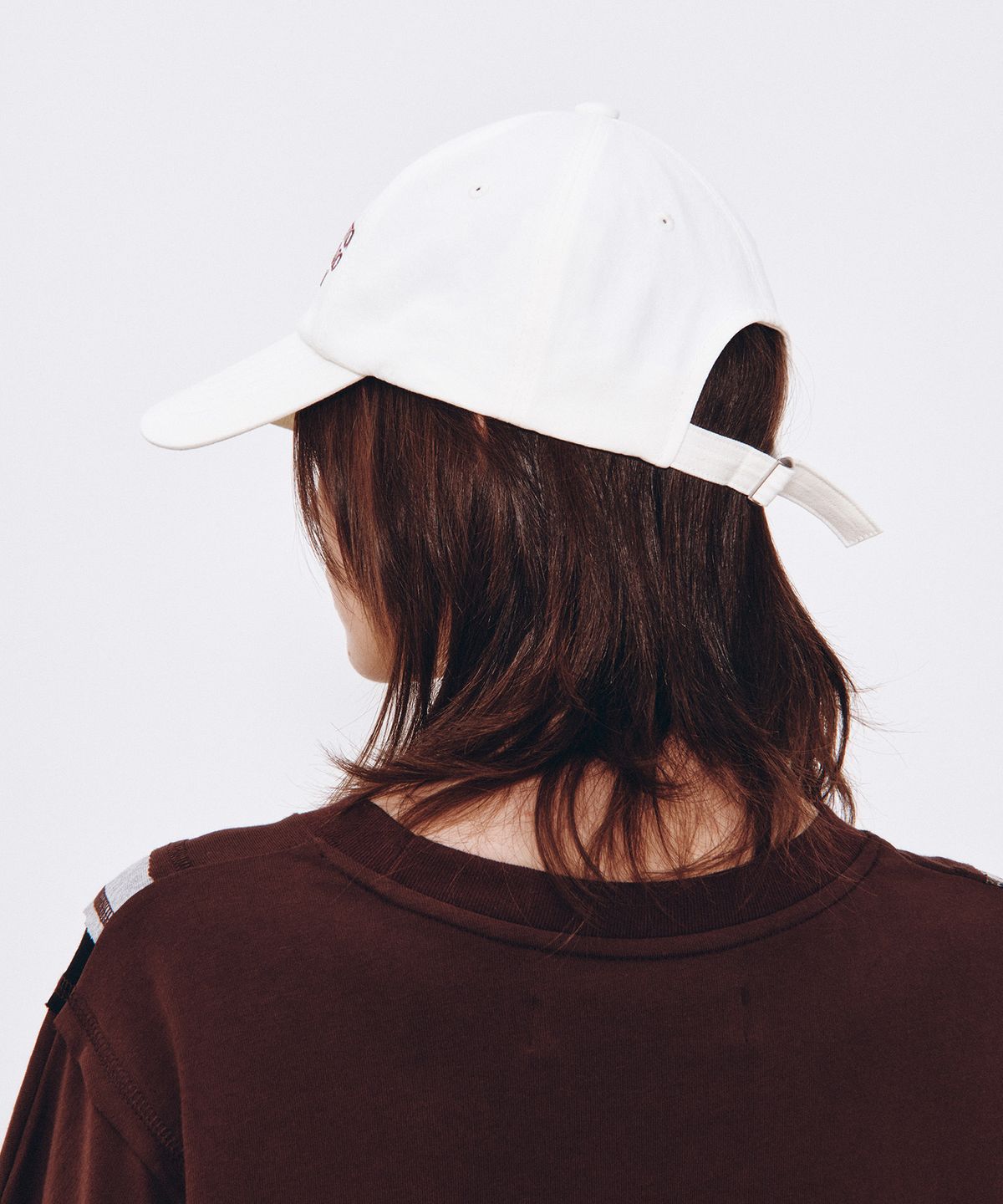 더뮤지엄비지터(THEMUSEUMVISITOR) THE MUSEUM VISITOR BALL CAP (IVORY)