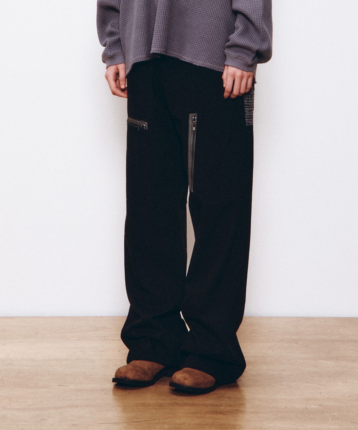 더뮤지엄비지터(THEMUSEUMVISITOR) KNIT PANEL CARGO PANTS (BLACK)