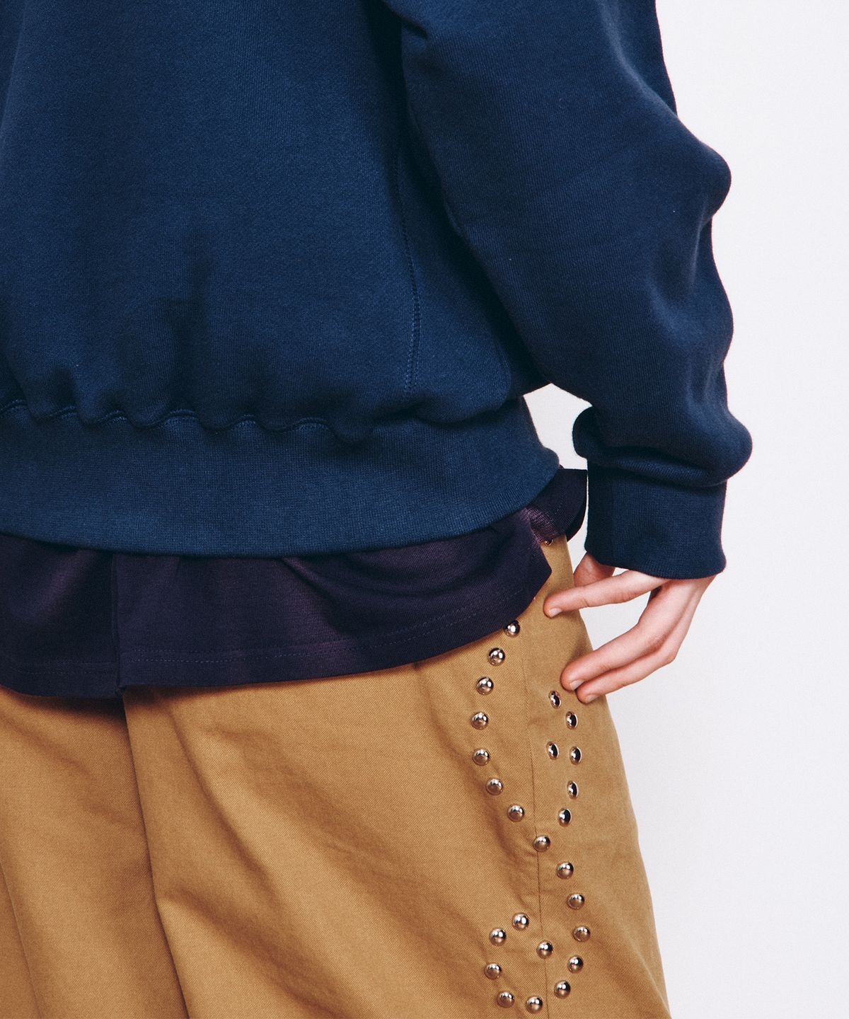 더뮤지엄비지터(THEMUSEUMVISITOR) STUDDED COTTON PANTS (BEIGE)