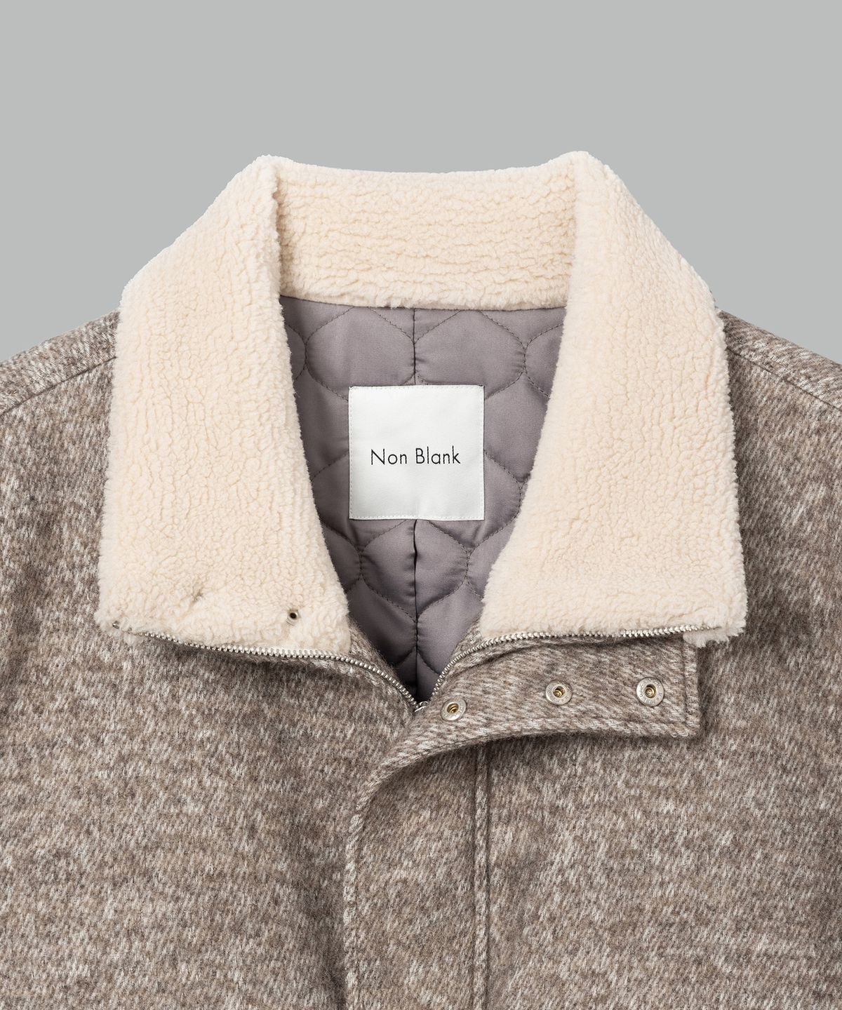 넌블랭크(NONBLANK) 울 하이 넥 블루종_MELANGE BEIGE