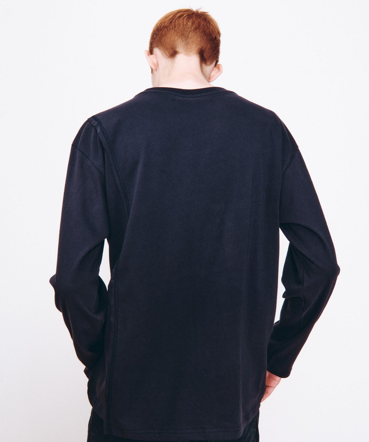 더뮤지엄비지터(THEMUSEUMVISITOR) EXHIBITION MULTI PANEL LONG SLEEVE (NAVY)