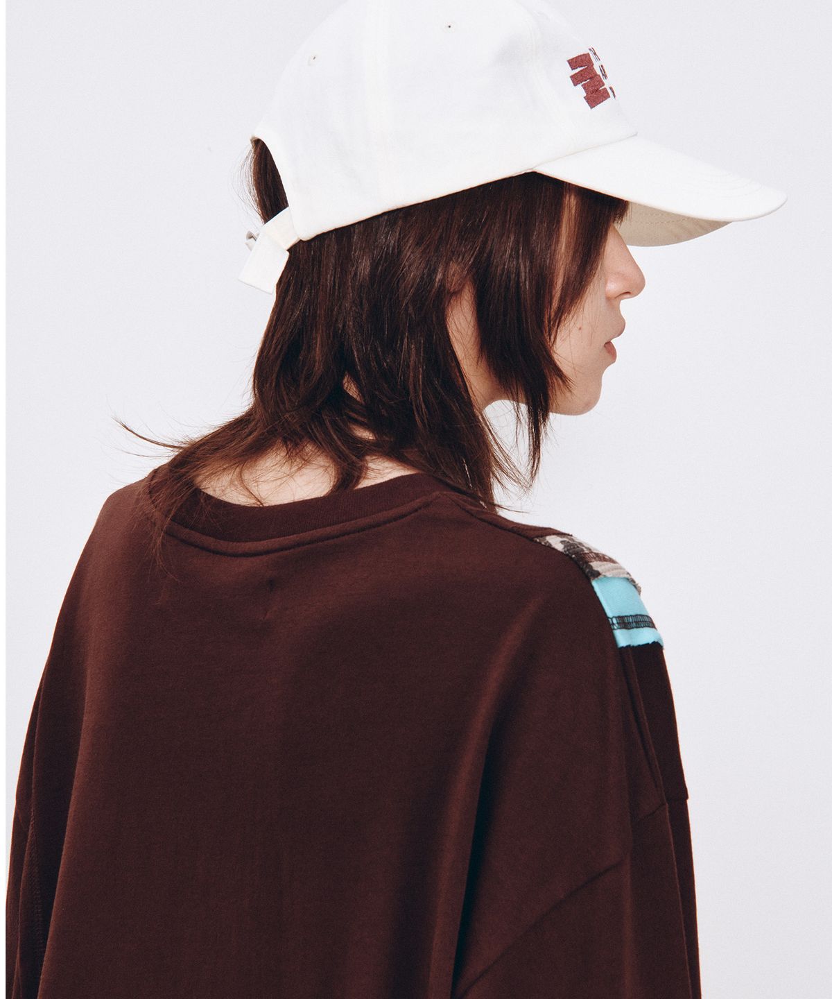 더뮤지엄비지터(THEMUSEUMVISITOR) EXHIBITION MULTI PANEL LONG SLEEVE (BROWN)