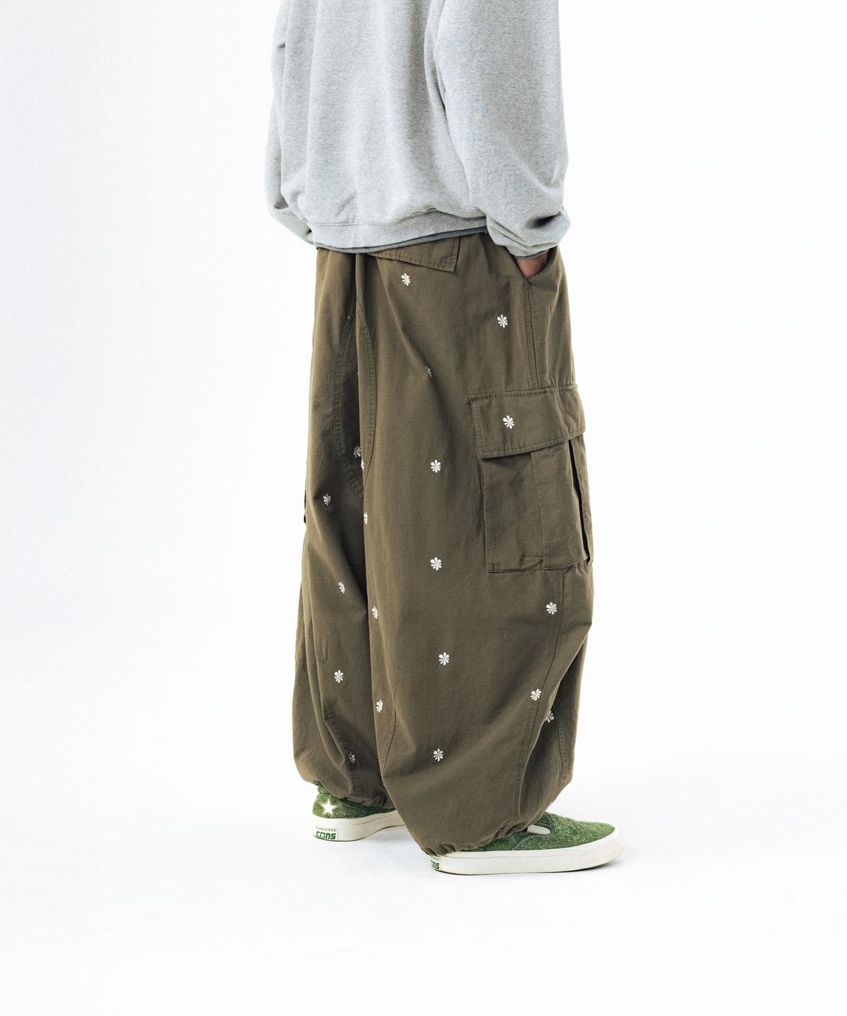 앵글런(ANGLAN) Embroidered Symbol Cargo Pants - Khaki