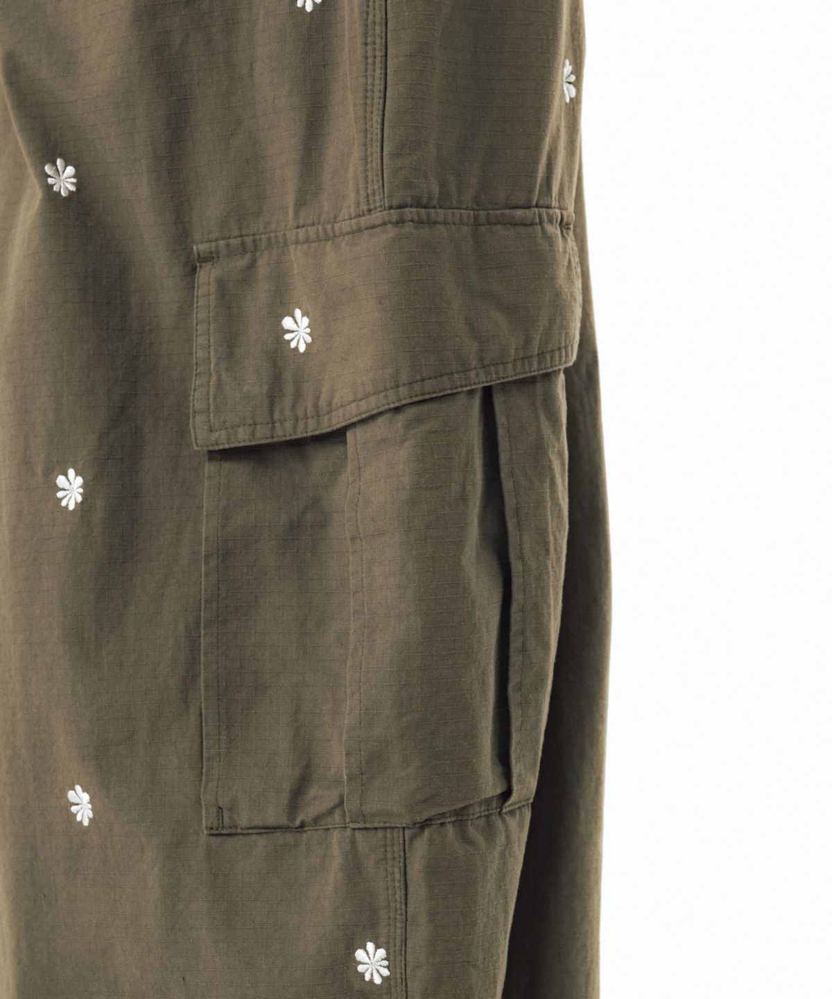 앵글런(ANGLAN) Embroidered Symbol Cargo Pants - Khaki