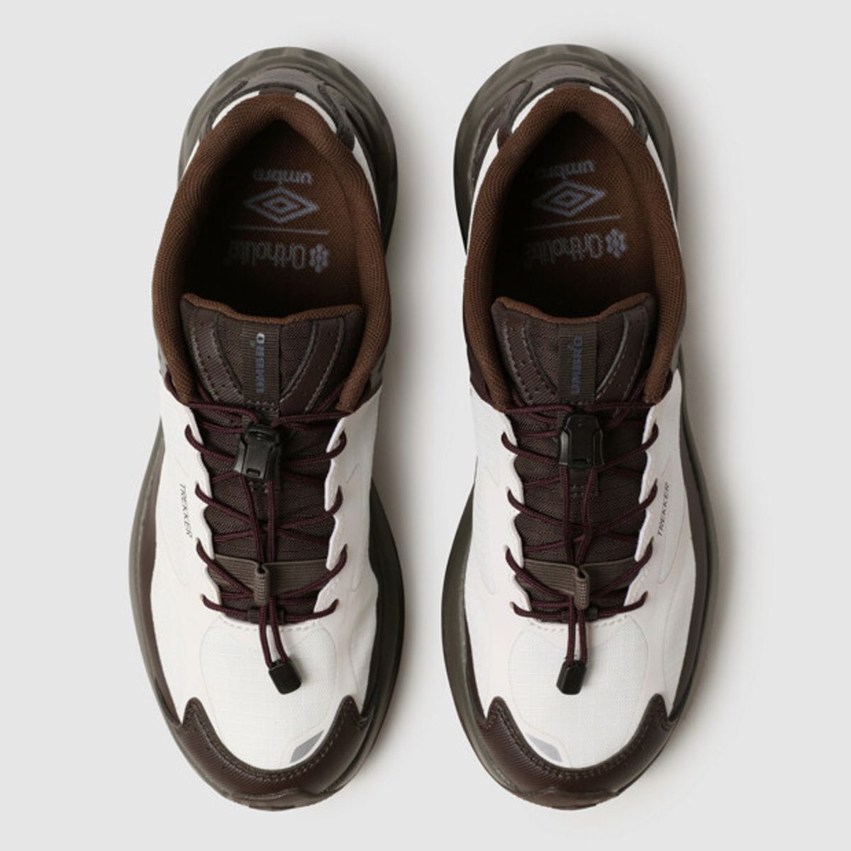 엄브로(UMBRO) TREKKER (트래커) 화이트 UR323CTP83