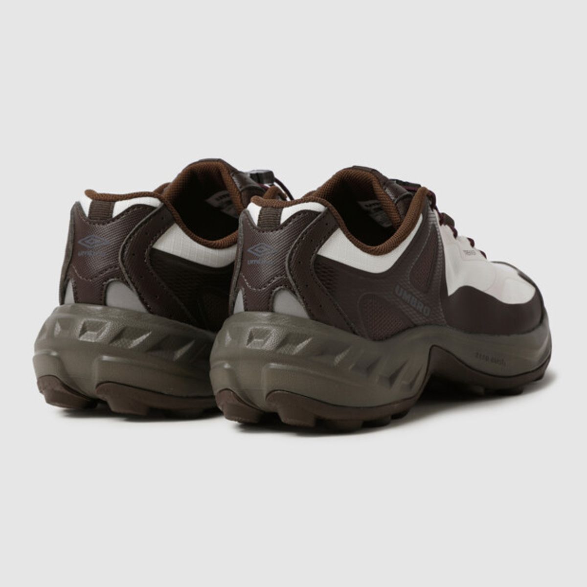 엄브로(UMBRO) TREKKER (트래커) 화이트 UR323CTP83