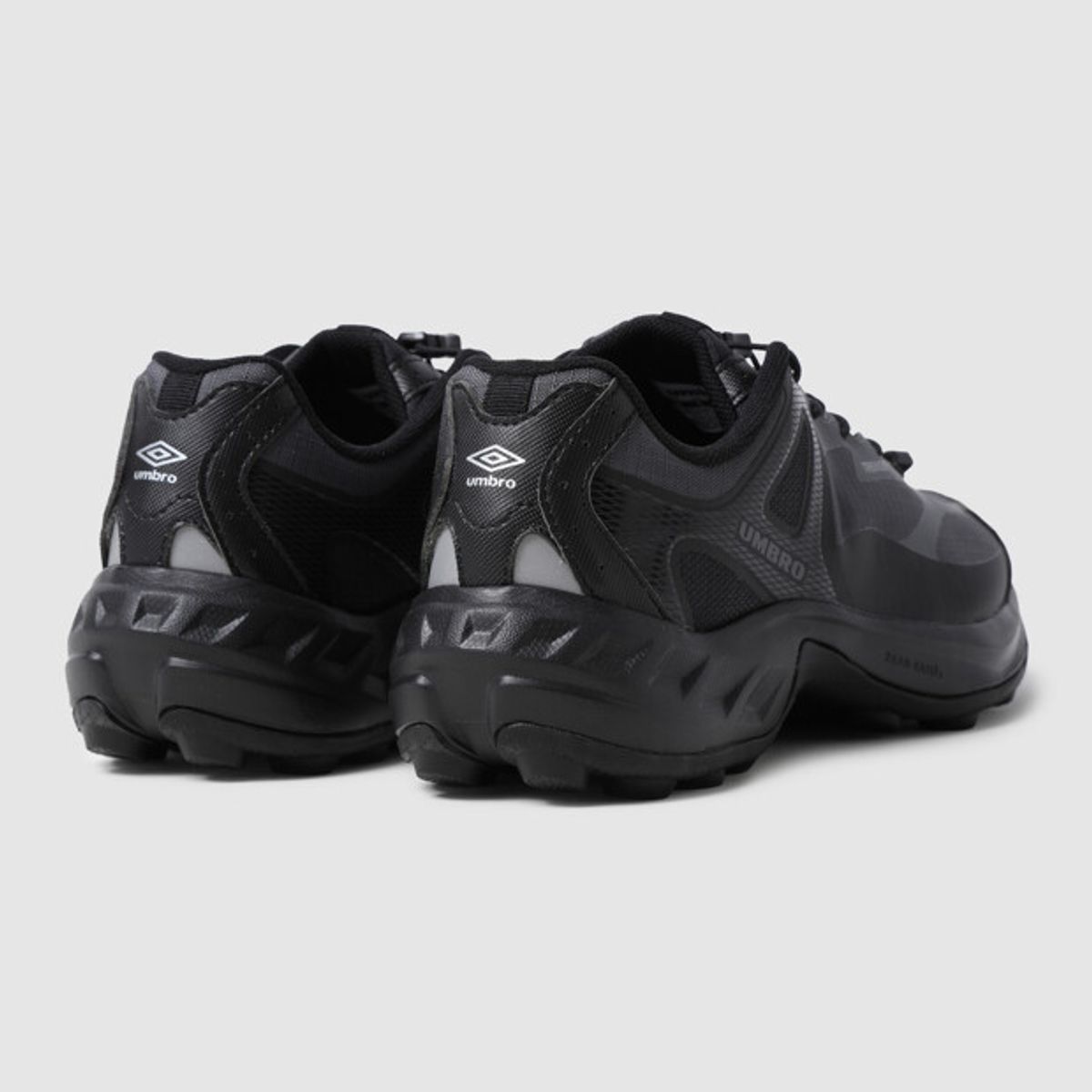 엄브로(UMBRO) TREKKER (트래커) 블랙 UR323CTP83
