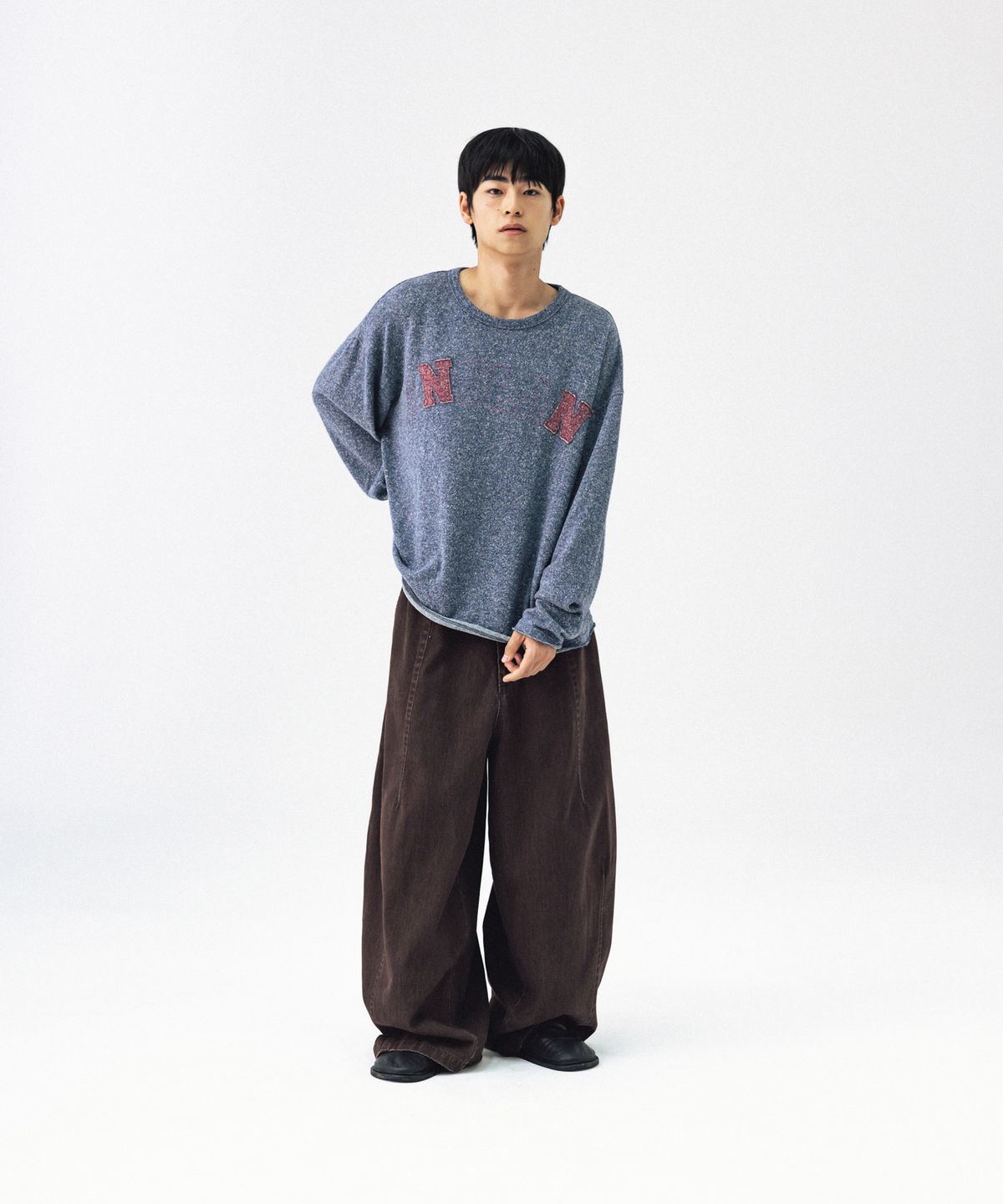 앵글런(ANGLAN) Nep Yarn Appliqué Long-Sleeve - Blue