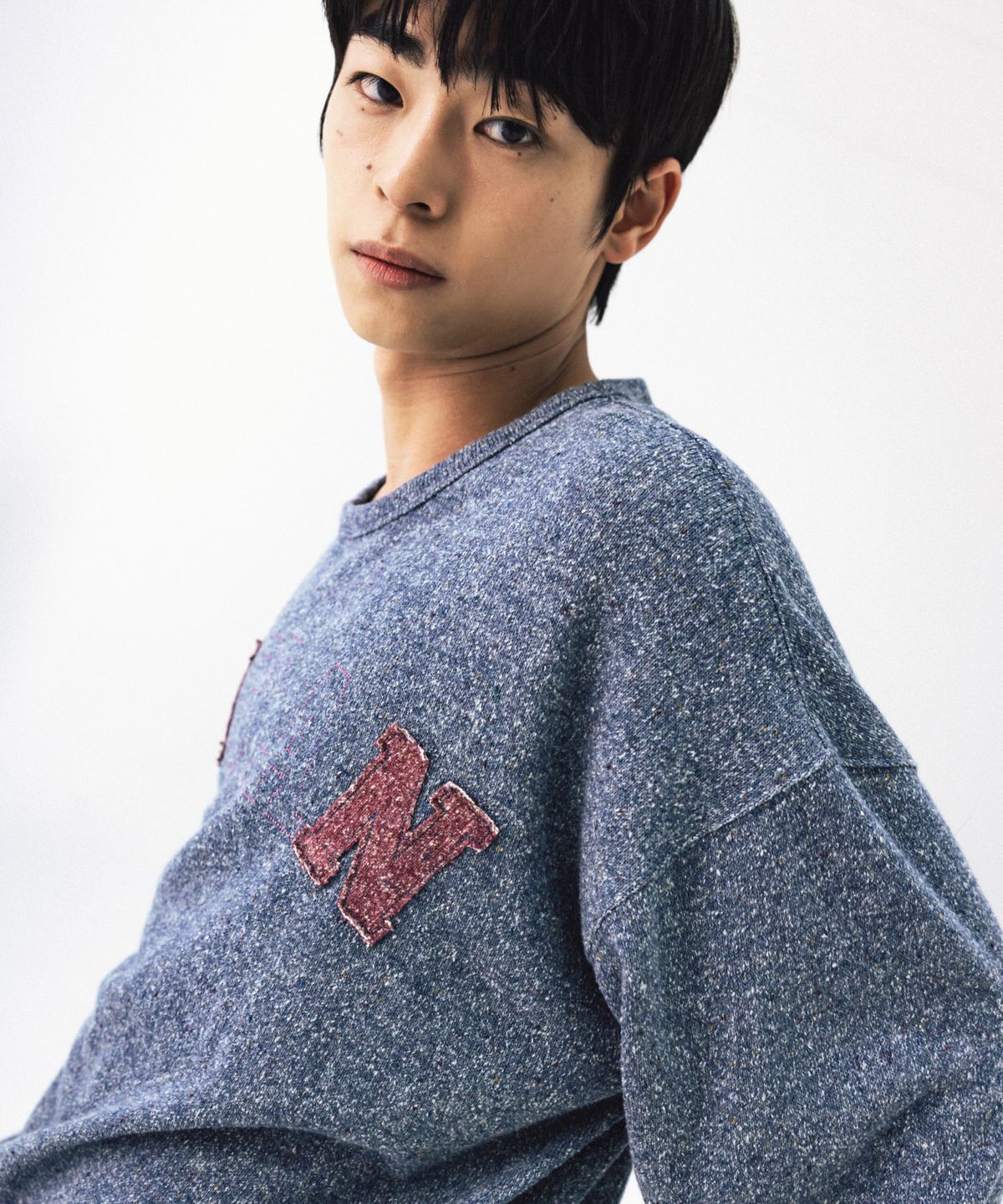 앵글런(ANGLAN) Nep Yarn Appliqué Long-Sleeve - Blue