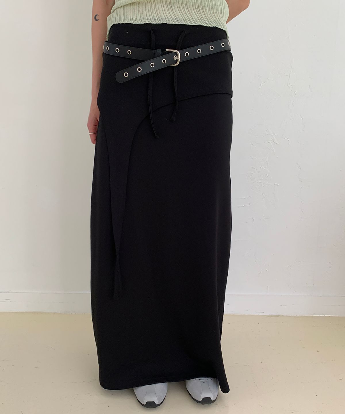 우네씬(UUNE SCENE) Layered Panel Maxi Skirt_Black