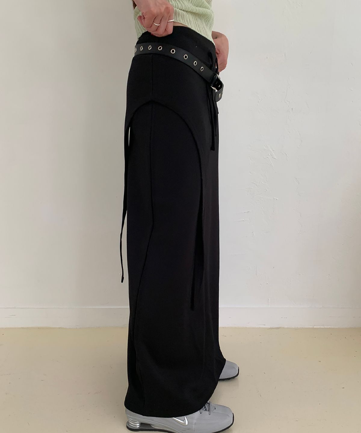 우네씬(UUNE SCENE) Layered Panel Maxi Skirt_Black